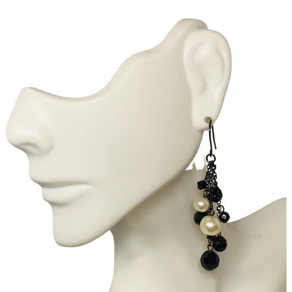 Black & White Pearl Beaded Cluster Dangle Earrings 2.5" Long Gunmetal - Picture 5 of 12